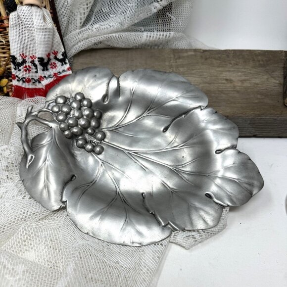 Vintage Solid Tin Pewter Grape Vine leaf Plate Tray - Picture 2 of 6